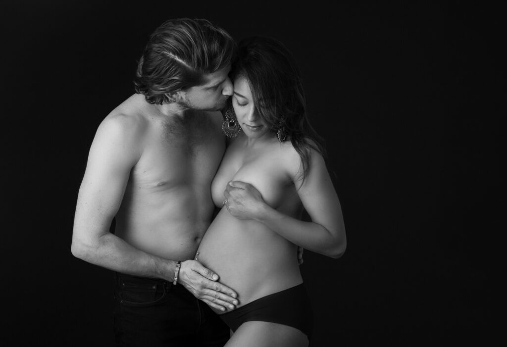 "beautiful black and white pregnancy photo with dad to be too'